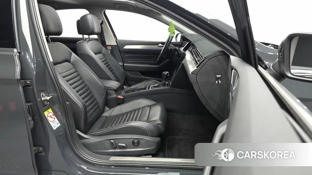 Volkswagen Passat GT (B8) 2021 Серый из Кореи, фото 2