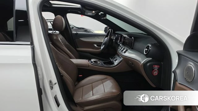 Mercedes-Benz E-Class W213 2020 Белый из Кореи, фото 2