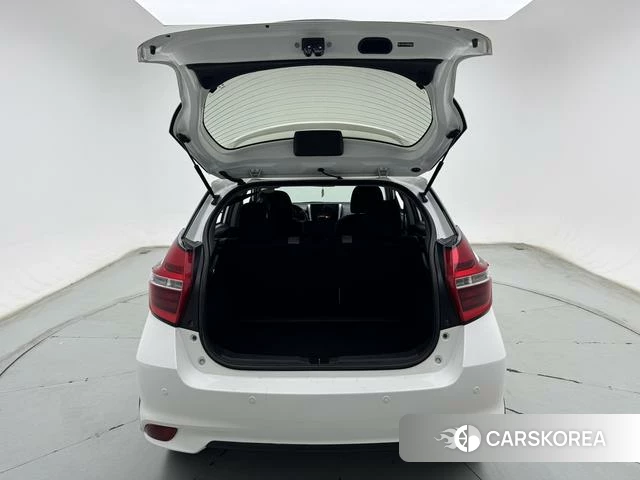 Toyota Yaris L 2021 Белый из Китая, фото 2