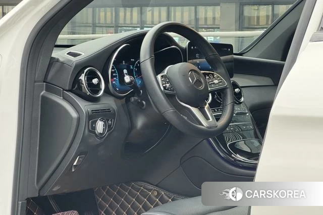 Mercedes-Benz GLC 2021 Белый из Китая, фото 2