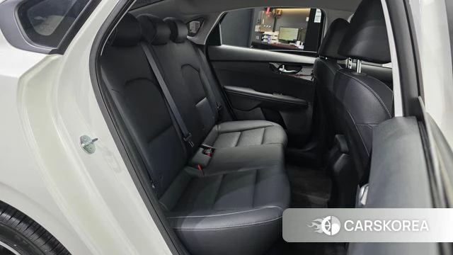 Kia The New K3 2nd generation 2024 Белый из Кореи, фото 2