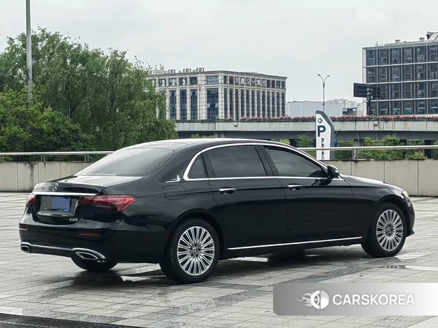 Mercedes-Benz E-Class 2023 Черный из Китая, фото 2