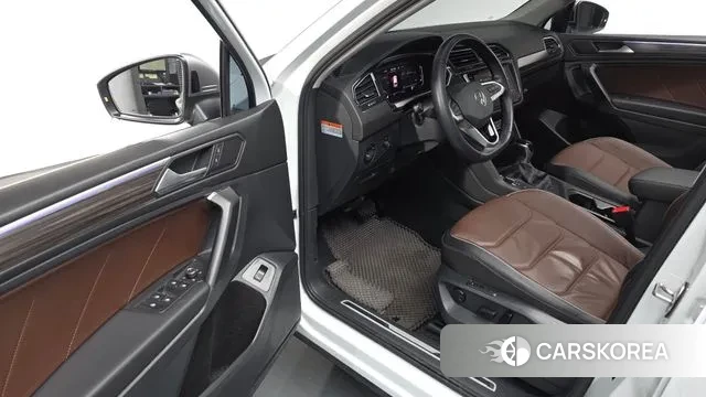 Volkswagen Tiguan Allspace 2023 Белый из Кореи, фото 2