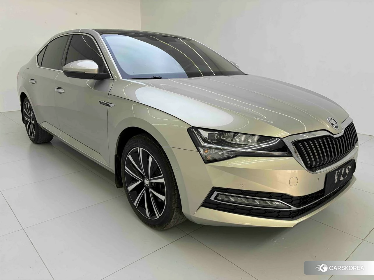 Skoda Superb 2022 Шампань из Китая, фото 2