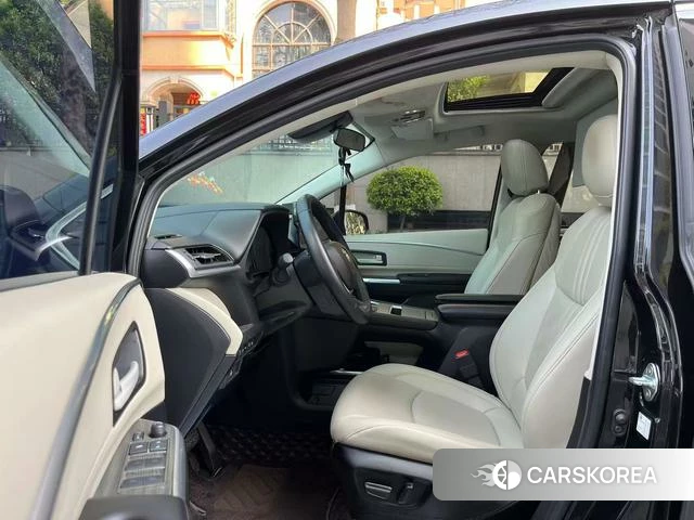 Toyota Sienna 2023 Черный из Китая, фото 2
