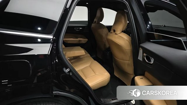 Volvo XC60 second Generation 2024 Черный из Кореи, фото 2