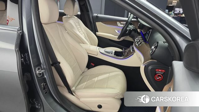 Mercedes-Benz E-Class W213 2021 Серый из Кореи, фото 2