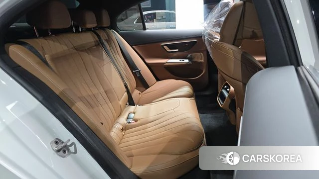 Mercedes-Benz E-Class W214 2025 Белый из Кореи, фото 2