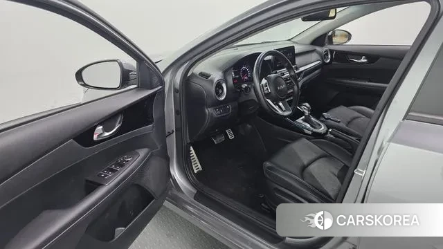 Kia The New K3 2nd generation 2022 Серебристо-серый из Кореи, фото 2