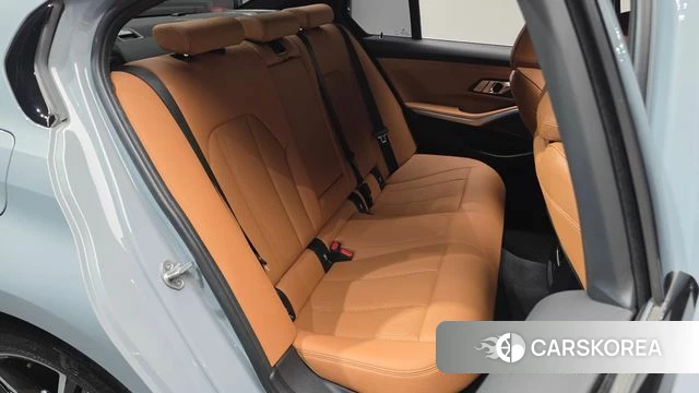 BMW 3 Series (G20) 2023 Светло-серебряный цвет из Кореи, фото 2