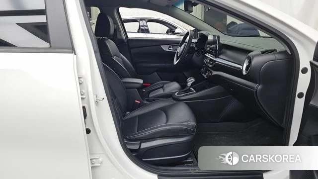 Kia The New K3 2nd generation 2021 Белый из Кореи, фото 2