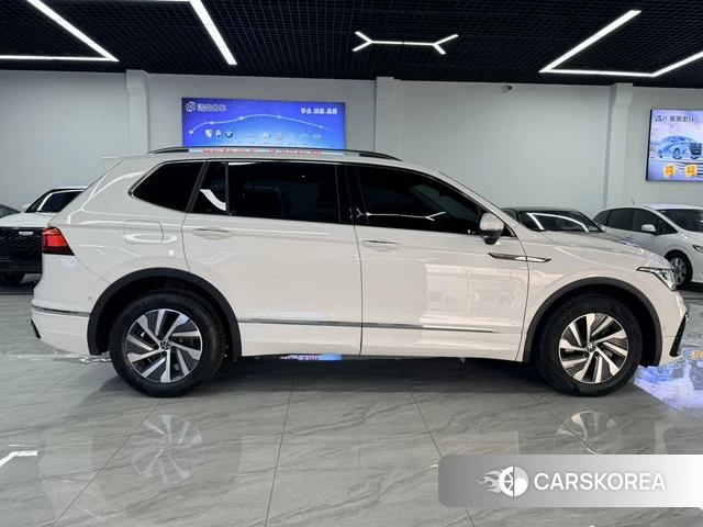 Volkswagen Tiguan L 2022 Белый из Китая, фото 2
