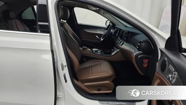 Mercedes-Benz E-Class W213 2018 Белый из Кореи, фото 2