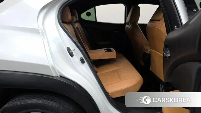 Lexus UX250h 2023 Белый из Кореи, фото 2