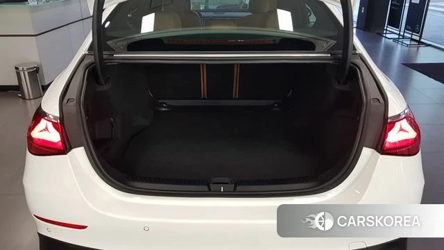 Mercedes-Benz E-Class W214 2026 Белый из Кореи, фото 2