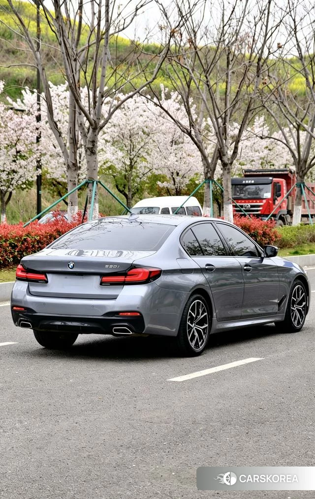 BMW 5 series 2021 Темно-серый из Китая, фото 2