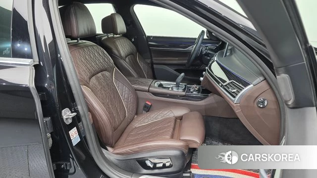 BMW 7 Series (G11) 2021 Черный из Кореи, фото 2
