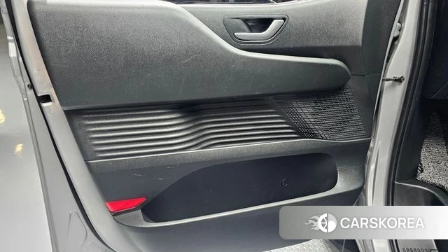 Hyundai Staria 2023 Серебряный из Кореи, фото 2