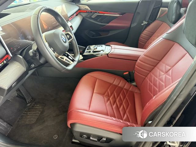 BMW 5 series 2025 Черный из Китая, фото 2