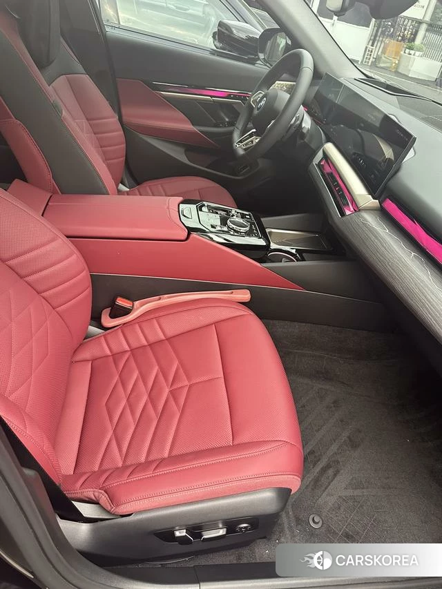 BMW 5 series 2026 Черный из Китая, фото 2