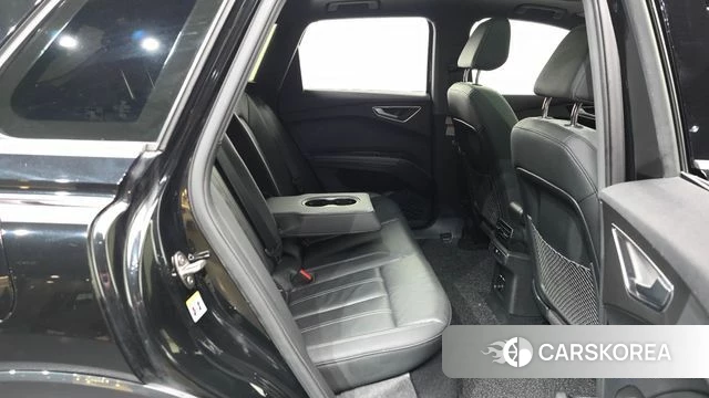 Audi Q4 e-Tron (F4) 2023 Черный из Кореи, фото 2
