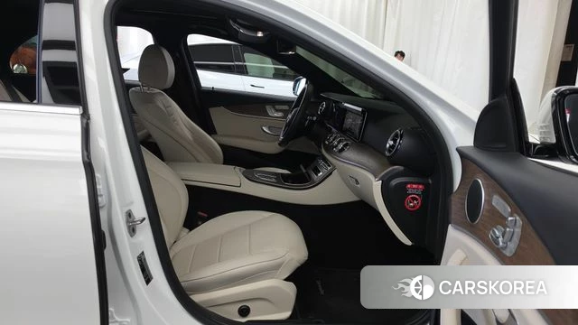 Mercedes-Benz E-Class W213 2023 Белый из Кореи, фото 2