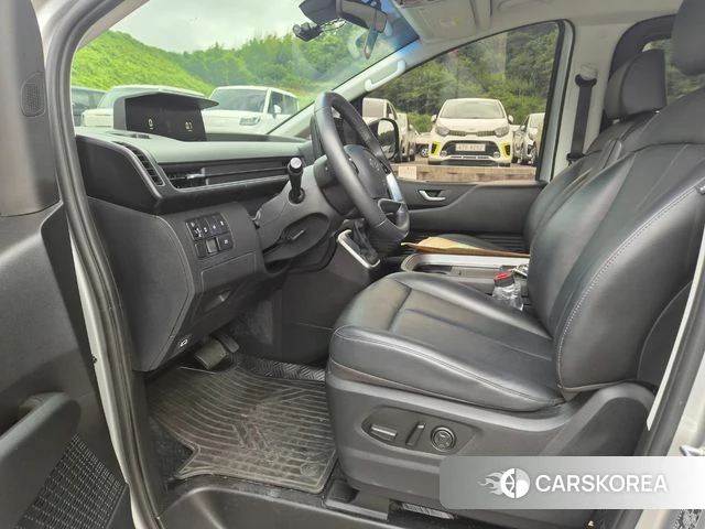 Hyundai Staria 2022 Серебристо-серый из Кореи, фото 2