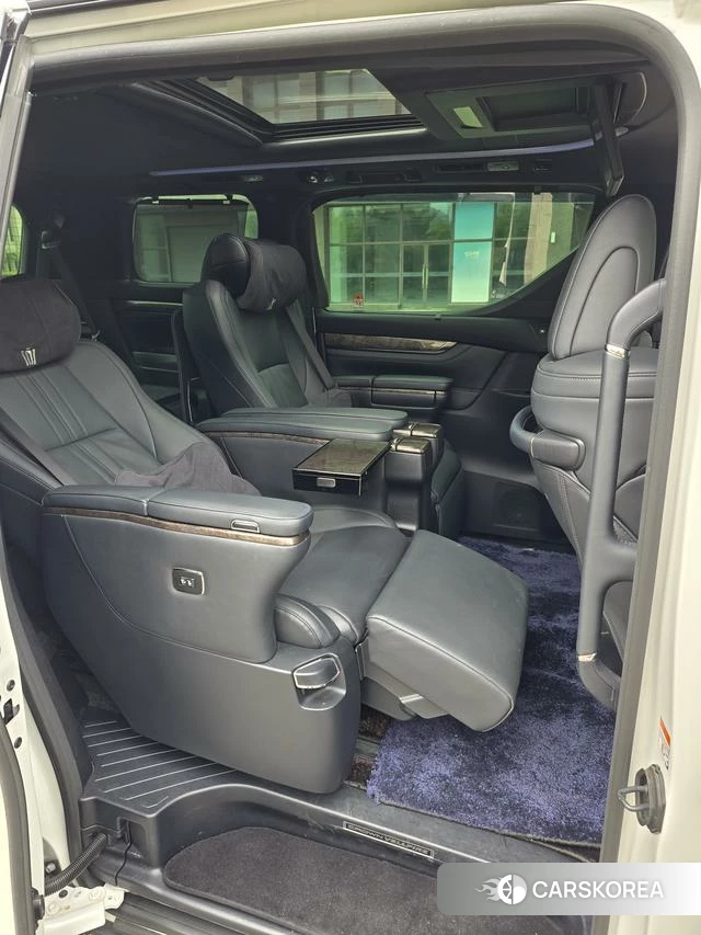 Toyota Vellfire 2023 Белый из Китая, фото 2