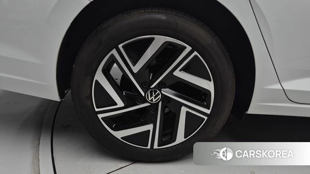 Volkswagen 7th Generation of Jetta 2023 Белый из Кореи, фото 2