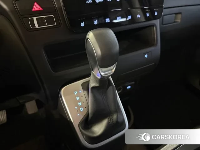 Hyundai Staria 2024 Черный из Кореи, фото 2