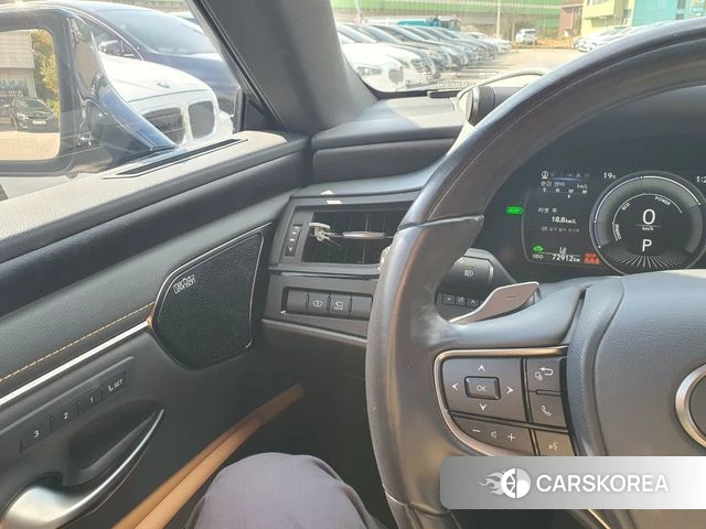 Lexus ES300h 7th generation 2021 Серый из Кореи, фото 2