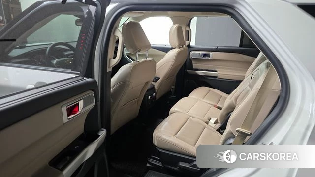 Ford Explorer 6th Generation 2021 Белый из Кореи, фото 2