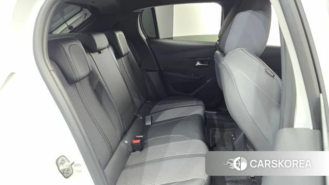 Peugeot e-208 second Generation 2022 Белый из Кореи, фото 2