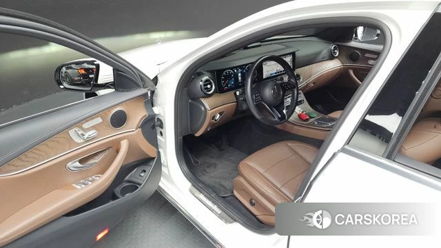 Mercedes-Benz E-Class W213 2021 Белый из Кореи, фото 2