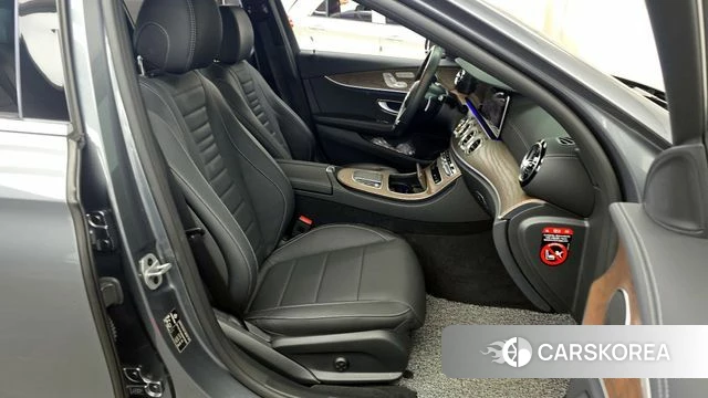 Mercedes-Benz E-Class W213 2021 Серый из Кореи, фото 2