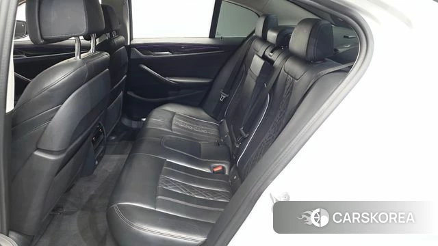 BMW 5 Series (G30) 2019 Белый из Кореи, фото 2