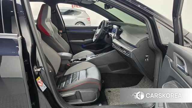 Volkswagen Golf 8th Generation 2022 Черный из Кореи, фото 2