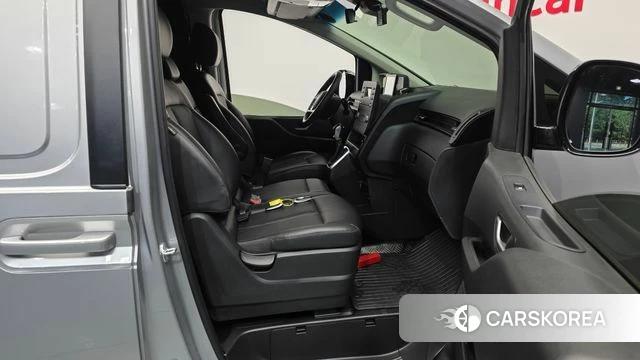 Hyundai Staria 2022 Серебряный из Кореи, фото 2