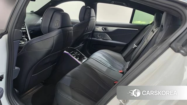 BMW 8 Series (G15) 2023 Белый из Кореи, фото 2