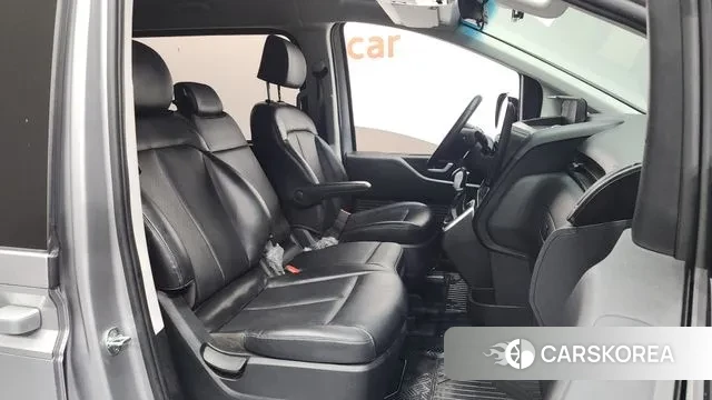 Hyundai Staria 2022 Серебристо-серый из Кореи, фото 2
