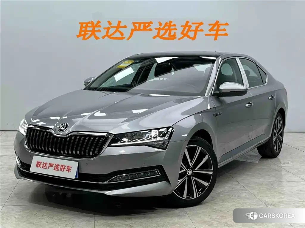 Skoda Superb 2024 Silver/gray из Китая, фото 2