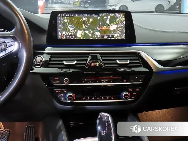BMW 5 Series (G30) 2018 Серый из Кореи, фото 2