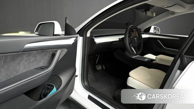 Tesla Model Y 2024 Белый из Кореи, фото 2