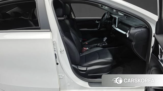 Kia The New K3 2nd generation 2023 Белый из Кореи, фото 2