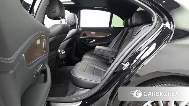 Mercedes-Benz E-Class W213 2023 Черный из Кореи, фото 2