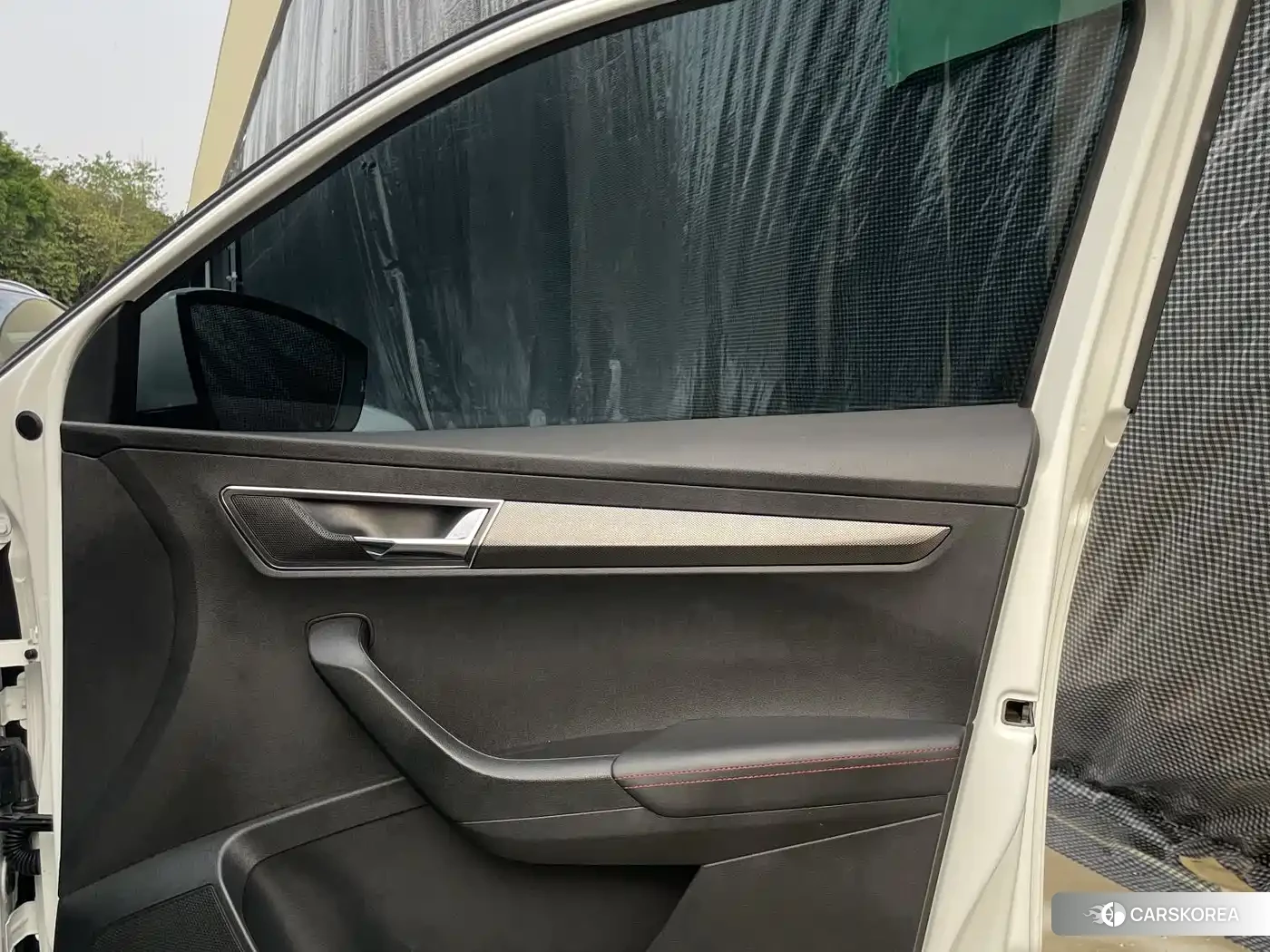 Skoda Karoq 2023 Белый из Китая, фото 2