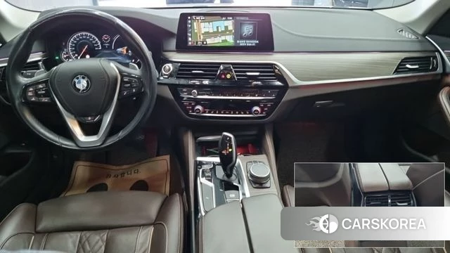 BMW 5 Series (G30) 2018 Жемчужный цвет из Кореи, фото 2
