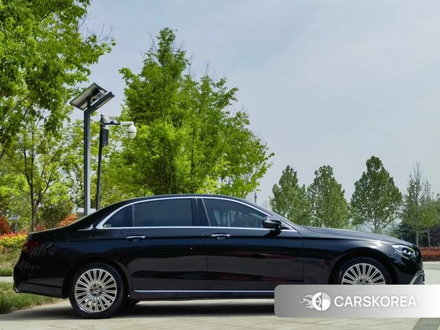 Mercedes-Benz E-Class 2022 Черный из Китая, фото 2