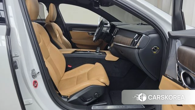 Volvo V90 Cross-Country 2021 Белый из Кореи, фото 2