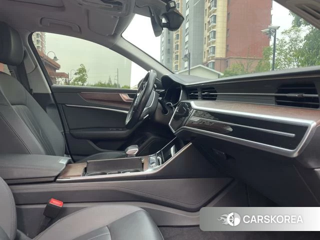 Audi A6 2021 Черный из Китая, фото 2